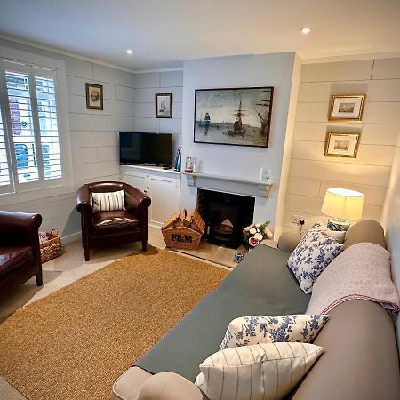 Stylish 3Br Cowes Cottage Close To The Waterfront Екстериор снимка