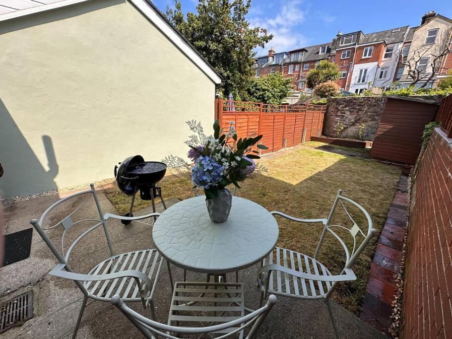 Stylish 3Br Cowes Cottage Close To The Waterfront Екстериор снимка