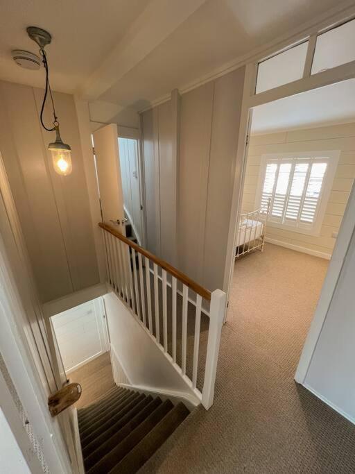 Stylish 3Br Cowes Cottage Close To The Waterfront Екстериор снимка