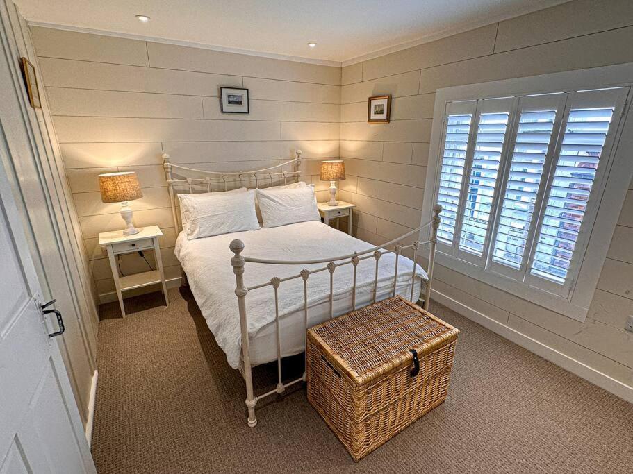 Stylish 3Br Cowes Cottage Close To The Waterfront Екстериор снимка