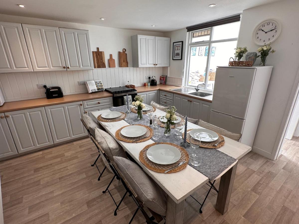 Stylish 3Br Cowes Cottage Close To The Waterfront Екстериор снимка
