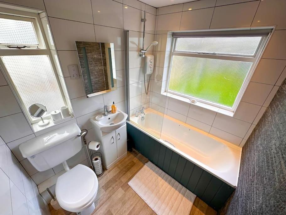 Stylish 3Br Cowes Cottage Close To The Waterfront Екстериор снимка