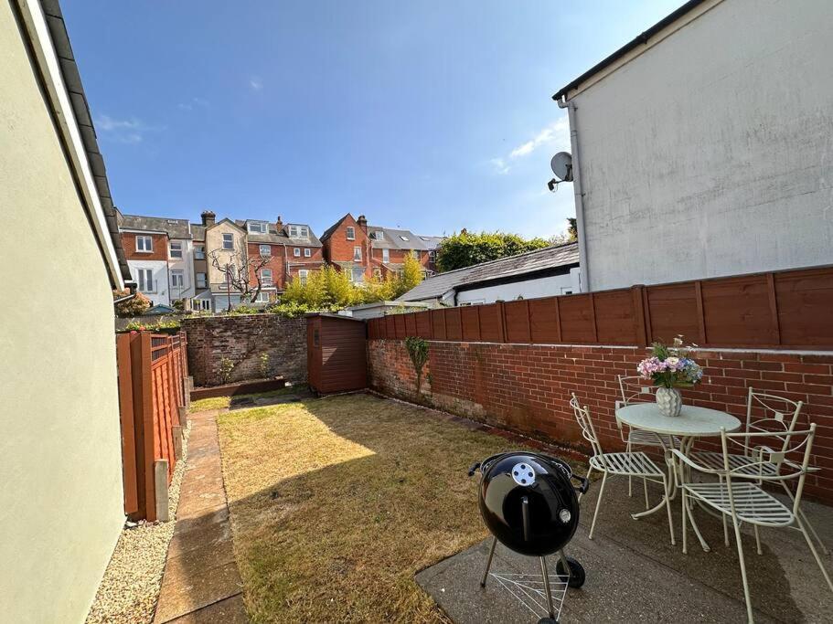 Stylish 3Br Cowes Cottage Close To The Waterfront Екстериор снимка